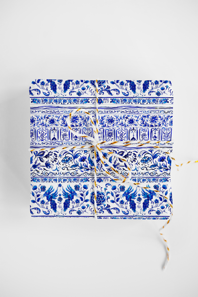 BLUE & WHITE CHINOISERIE DESIGNER GIFT WRAP ROLL* – ACRYLIC STICKS TM